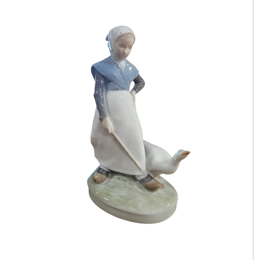 VINTAGE Royal Copenhagen Porcelain Figurine of Girl with Goose #528